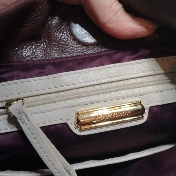 B. Makowsky Black Devon Flap Top Leather  Lock Crossbody - Picture 5 of 11